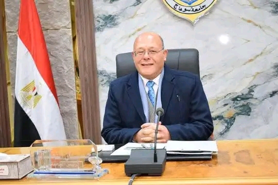 قرار وزاري بتفعيل خمسة برامج جديدة خاصة لمعلمي الرياضيات والعلوم باللغة الإنجليزية بتربية سوهاج