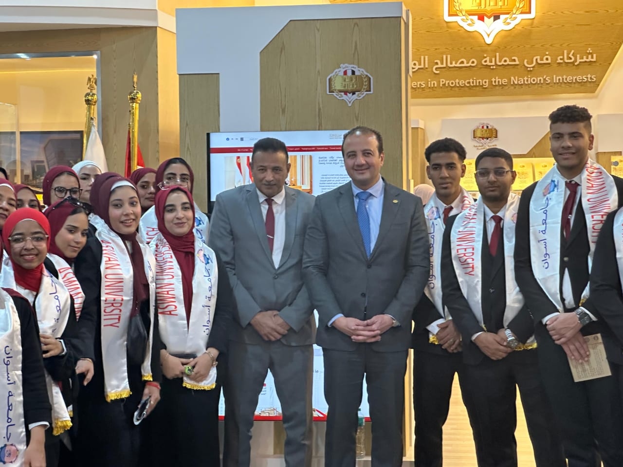 وفد طلاب جامعة أسوان يزور معرض القاهرة الدولي للكتاب في دورته الـ 56