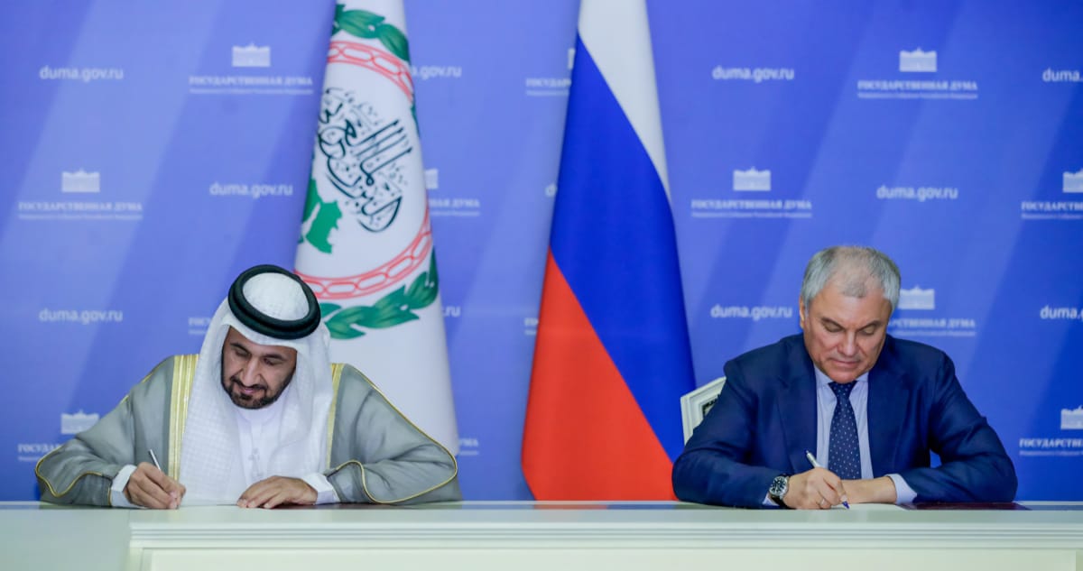 رئيس البرلمان العربي ورئيس مجلس الدوما الروسي يوقعان مذكرة تعاون مشترك في موسكو