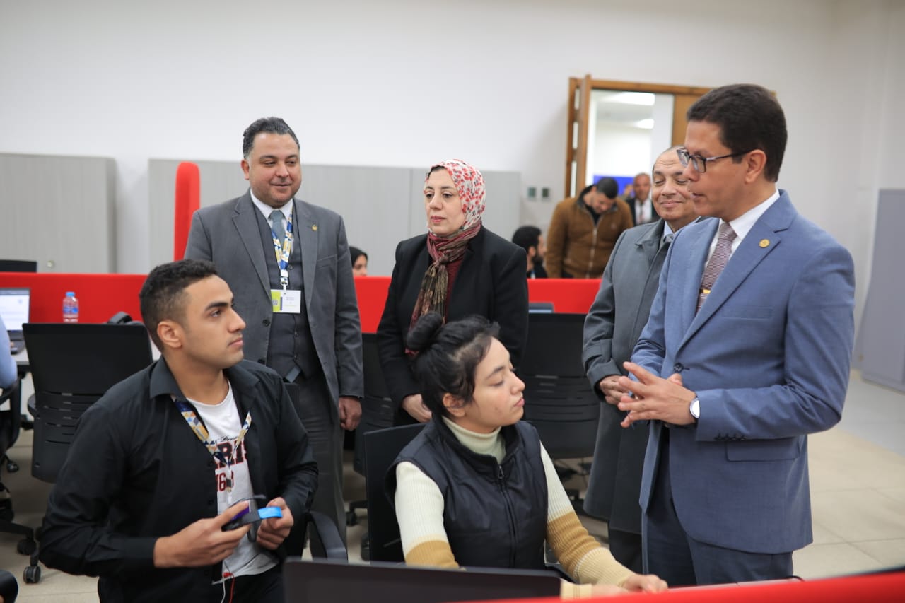 رئيس جامعة بنها يفتتح فعاليات هاكاثون التعليم الذكي