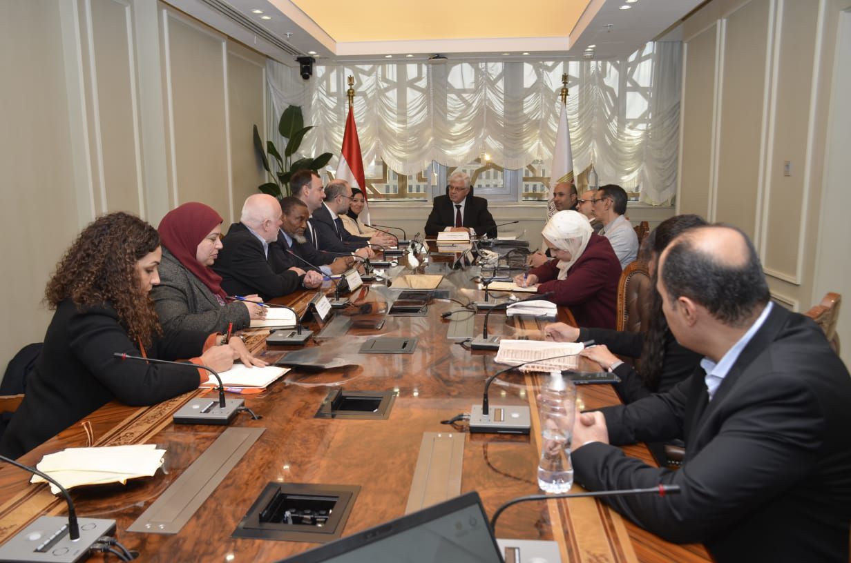 وزير التعليم العالي يستقبل خبراء برنامج “نحو إنشاء الأكاديمية المصرية لعلوم الرياضيات