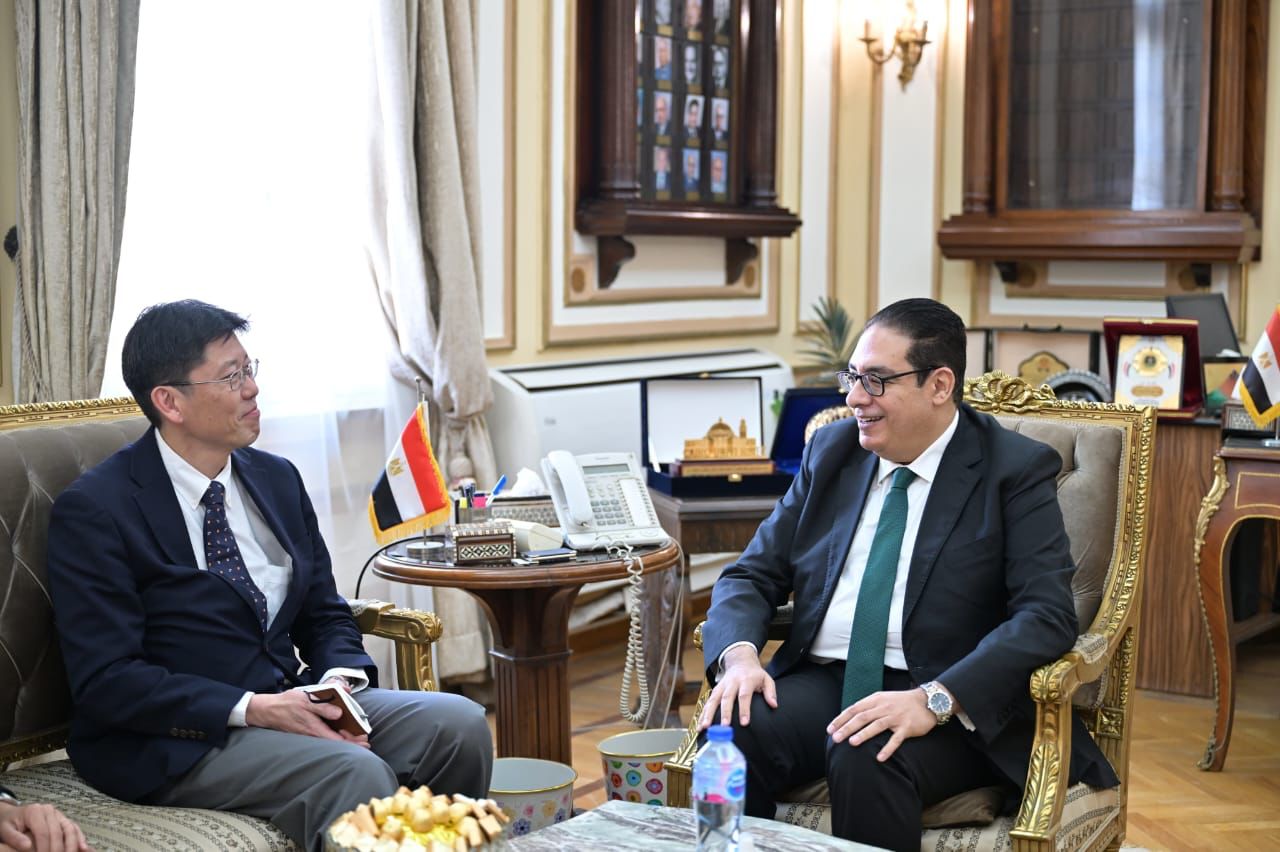 رئيس جامعة القاهرة يستقبل ممثل هيئة التعاون الدولي اليايانية “جايكا” (JICA) لبحث سبل تعزيز علاقات التعاون ودعم مشروعات التطوير بالجامعة