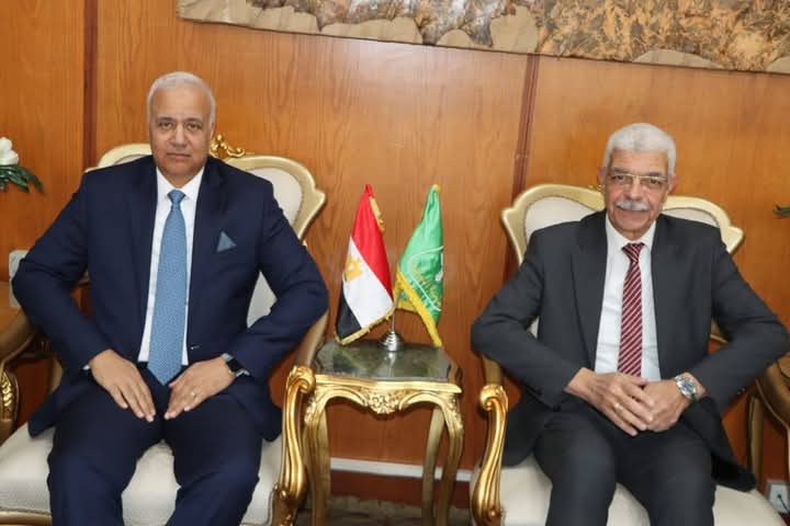 رئيس جامعة المنوفية يستقبل وفد جامعة لويفيل الأمريكية لبحث آفاق التعاون المشترك