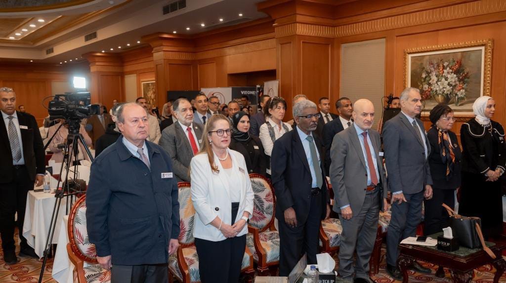 جامعة أسوان تشارك في المؤتمر الثامن لمؤسسة تكامل وجمعية جنوب الصعيد للتدخل الجراحي الدقيق تحت عنوان “صحة المرأة الإفريقية”