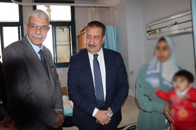 رئيس جامعة المنوفية والمحافظ يقومان بزيارة مصابى غزة بمستشفى الجامعة التخصصى ومستشفى الأورام