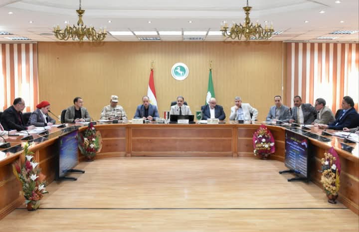 محافظ الشرقية يكلف بتقديم مساعدات فورية للأسر الأولى بالرعاية خلال اللقاء الاسبوعي بالمواطنين