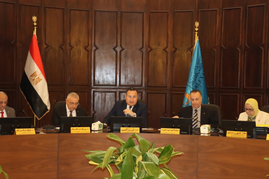 رئيس جامعة الإسكندرية يستعرض نتائج الزيارات الخارجية إلى جامعتي ساوثهامبتون وإيسكس بالمملكة المتحدة وإلى جامعة فيرجينيا تك بالولايات المتحدة الأمريكية