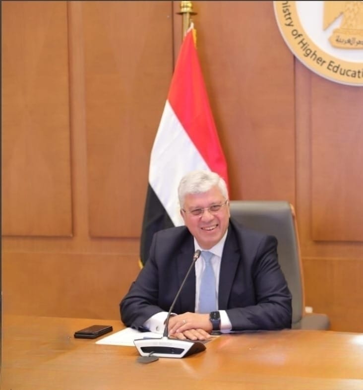 وزير التعليم العالي يهنئ منتسبي المجتمع الأكاديمي من الأخوة الأقباط بعيد القيامة المجيد