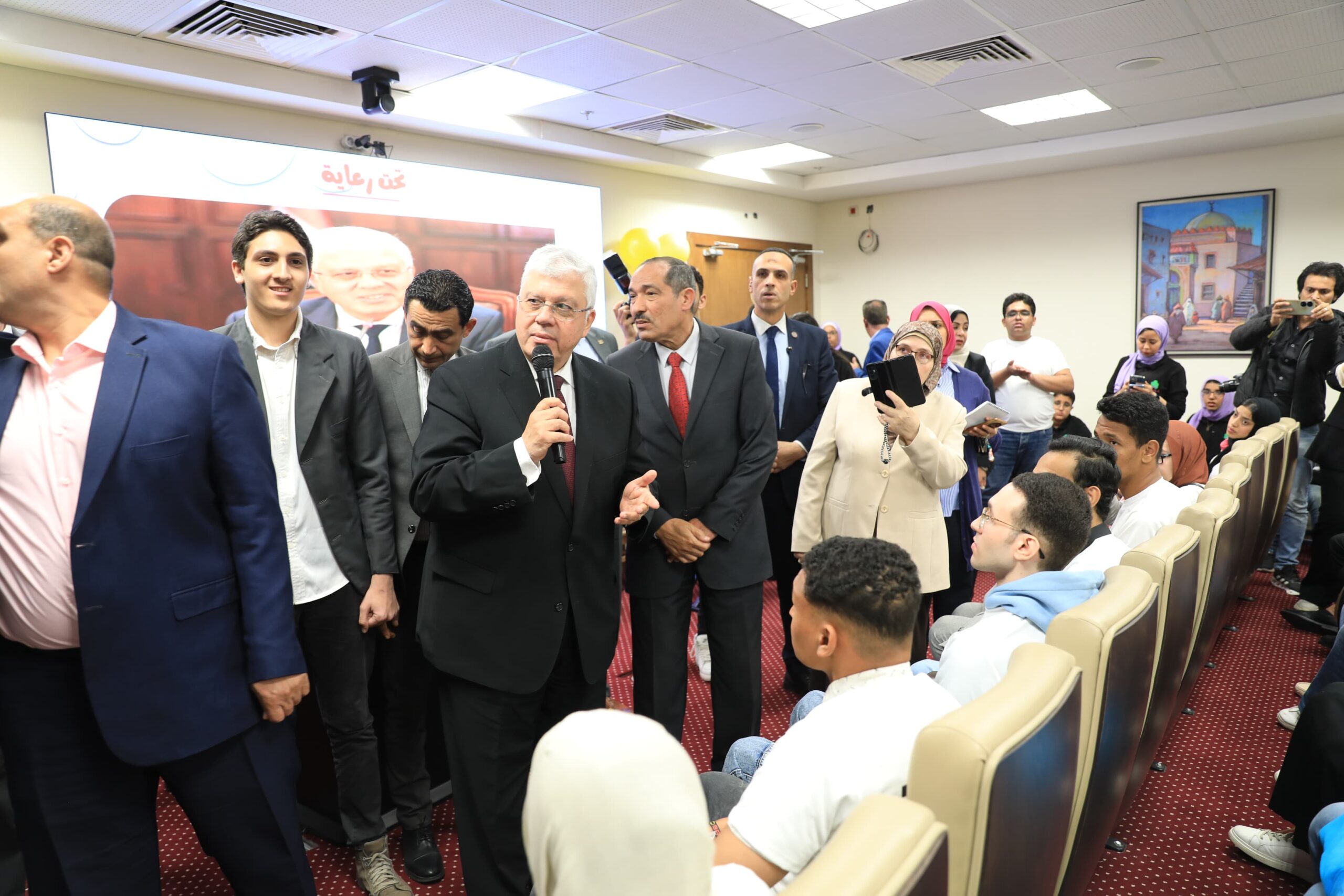 وزير التعليم العالي يشهد احتفالية تكريم طلاب المعاهد الحكومية والمعاهد العليا والجامعات التكنولوجية ذوي الهمم الفائزين في مسابقة “بطل الحكاية”