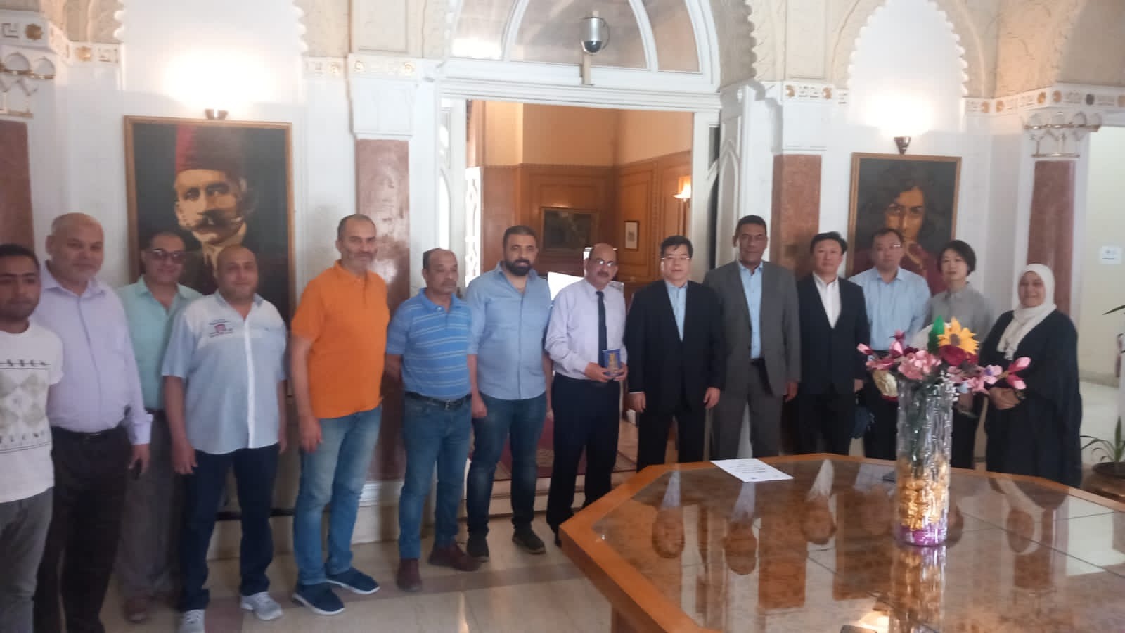 عراقة مكتبة القاهرة الكبرى وتنوعها الثقافي يلفتان الأنظار الصينية