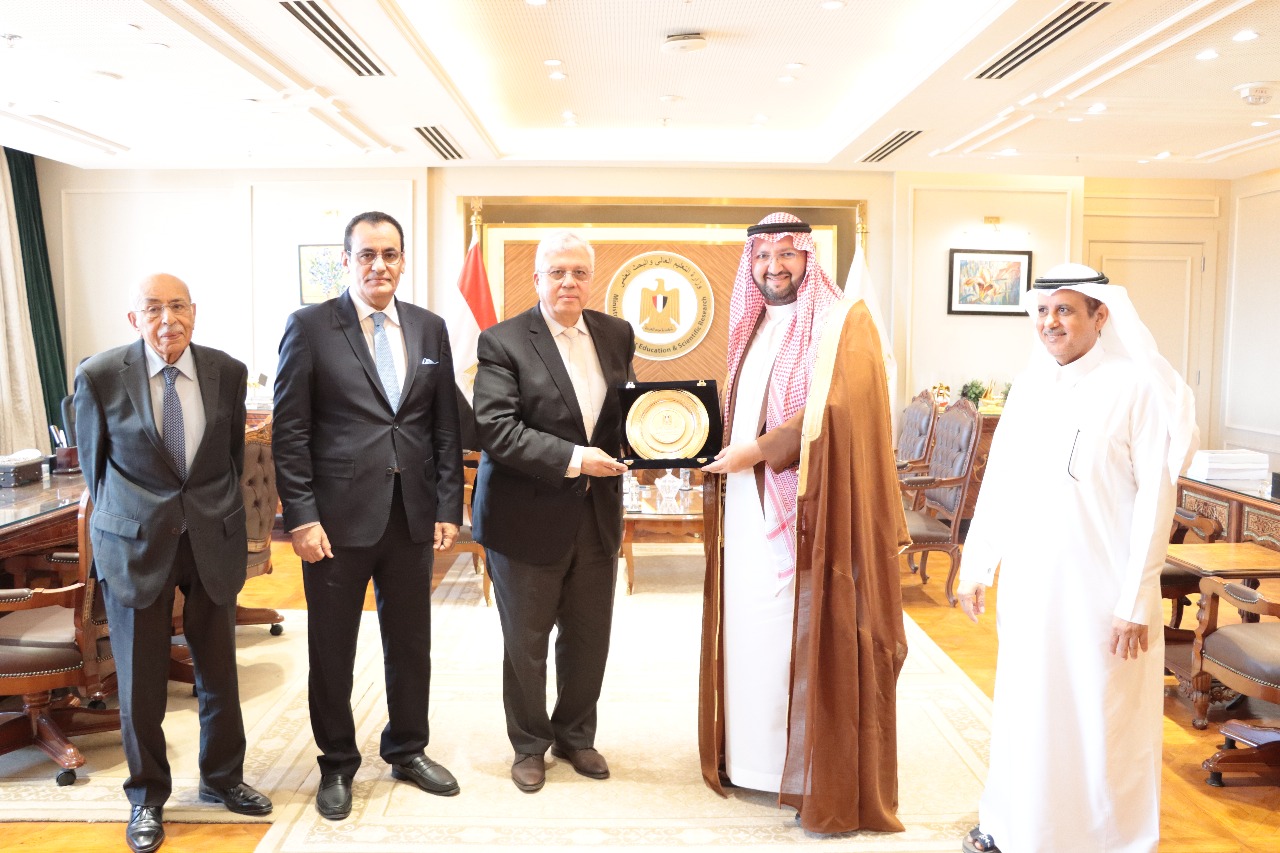 وزير التعليم العالي يبحث مع الأمير عبد العزيز بن طلال سبل التعاون الأكاديمي مع الجامعة العربية المفتوحة