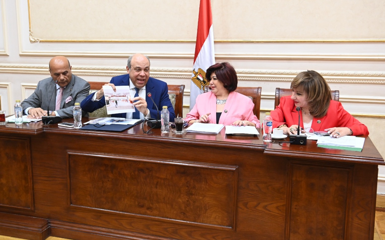 سياحة النواب تصدر 6 توصيات لتطوير منظومة نقل الركاب داخل المطارات