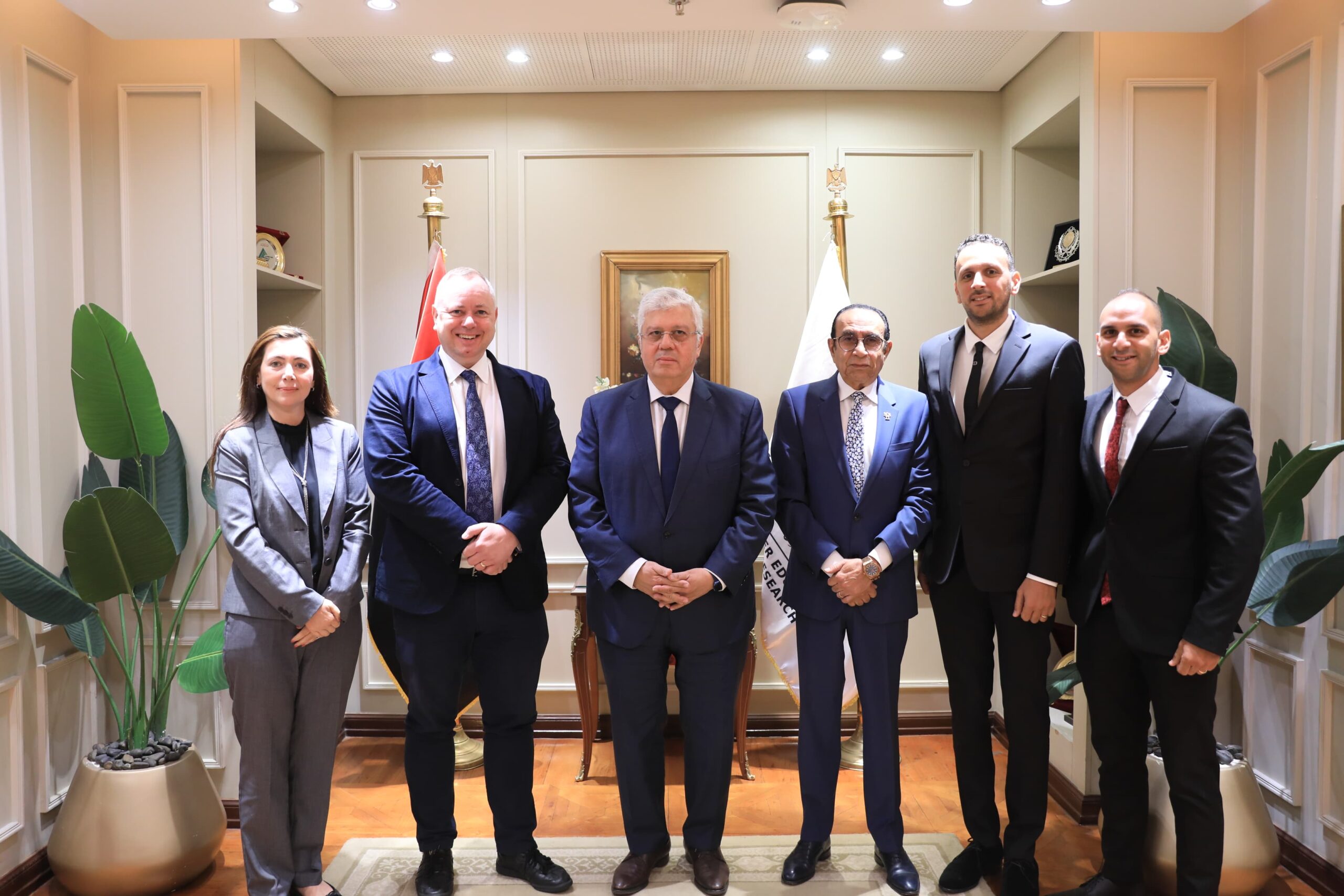 وزير التعليم العالي يشهد توقيع مذكرة تفاهم بين جامعتي إيست لندن وإيست كابيتال (تحت التأسيس)