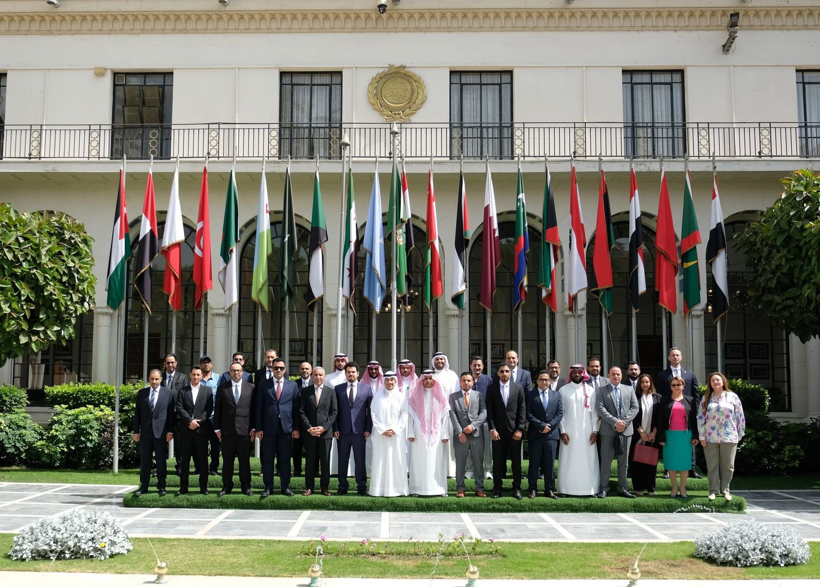 الدكتور علاء التميمي يُطلع وفداً من موظفي وزارة الخارجية السعودية على نشأة جامعة الدول العربية وآليات عملها