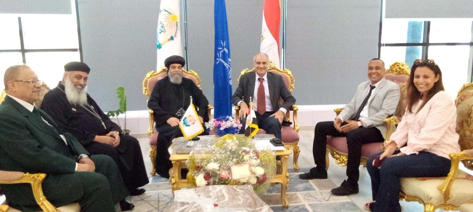 الأنبا بيشوي يزور جامعة أسوان لتهنئة رئيس الجامعة بقرب حلول عيد الاضحى المبارك 