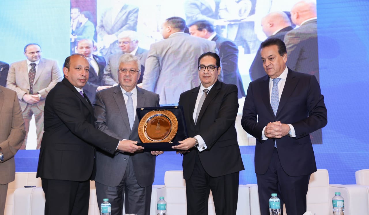 نائب رئيس الوزراء للتنمية البشرية ووزير التعليم العالي ورئيس جامعة القاهرة يشهدون افتتاح المؤتمر العلمي السنوي لكلية الطب جامعة القاهرة