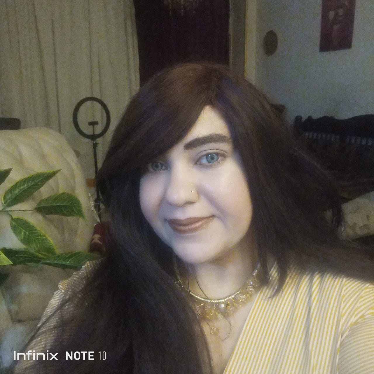 فالحُبُ قدرٌ وقدرِى ساقنِى نحو مِنكَ مُطأطئة، تِلكَ المشاعِر داخِل ذواتِى لِلإنفِجار مُهيأة