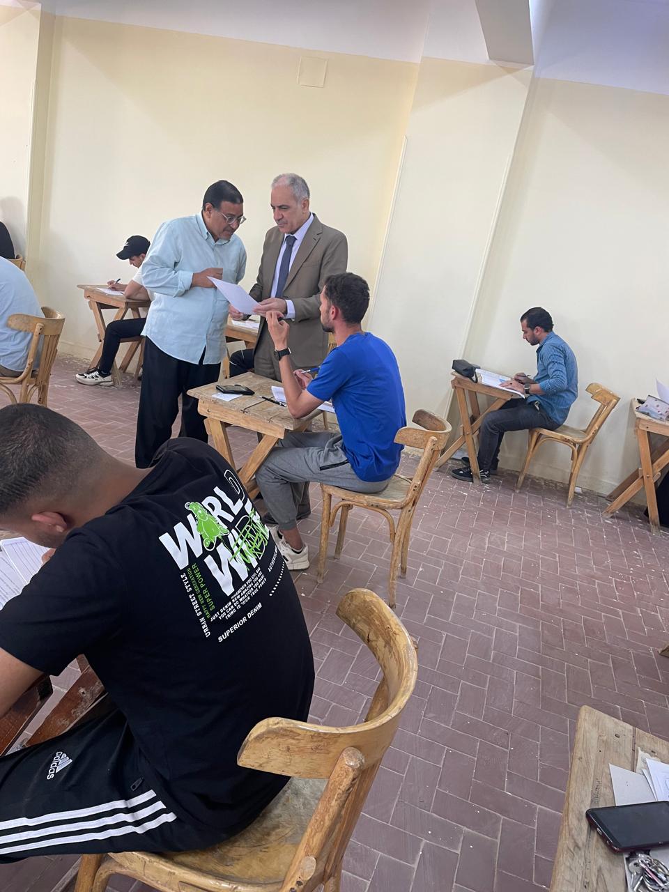 رئيس جامعة أسوان يتابع سير امتحانات هندسة الطاقة التزام كامل وانضباط داخل اللجان