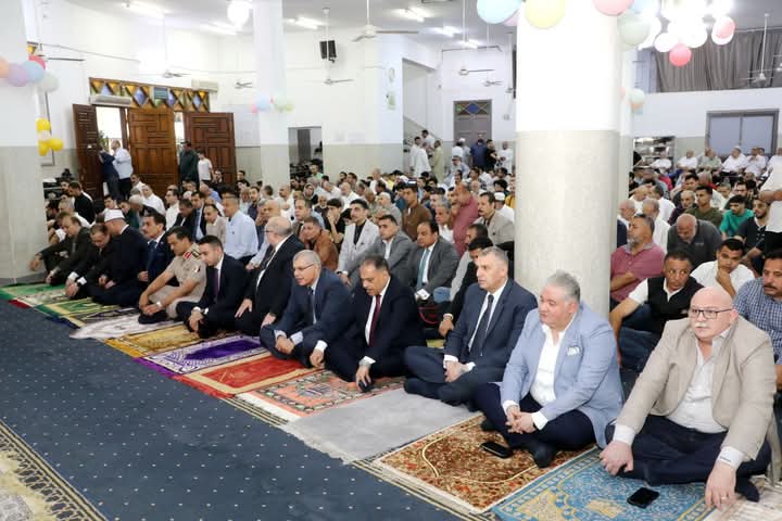 محافظ الشرقية يؤدي صلاة عيد الأضحى بمسجد الزراعة بمدينة الزقازيق