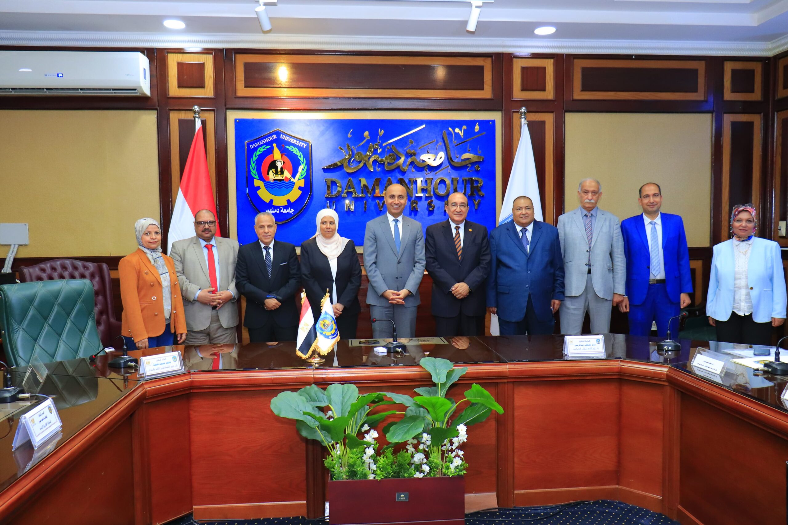 رئيس جامعة دمنهور يترأس اجتماع لجنة اختيار عميد كلية التربية بالجامعة