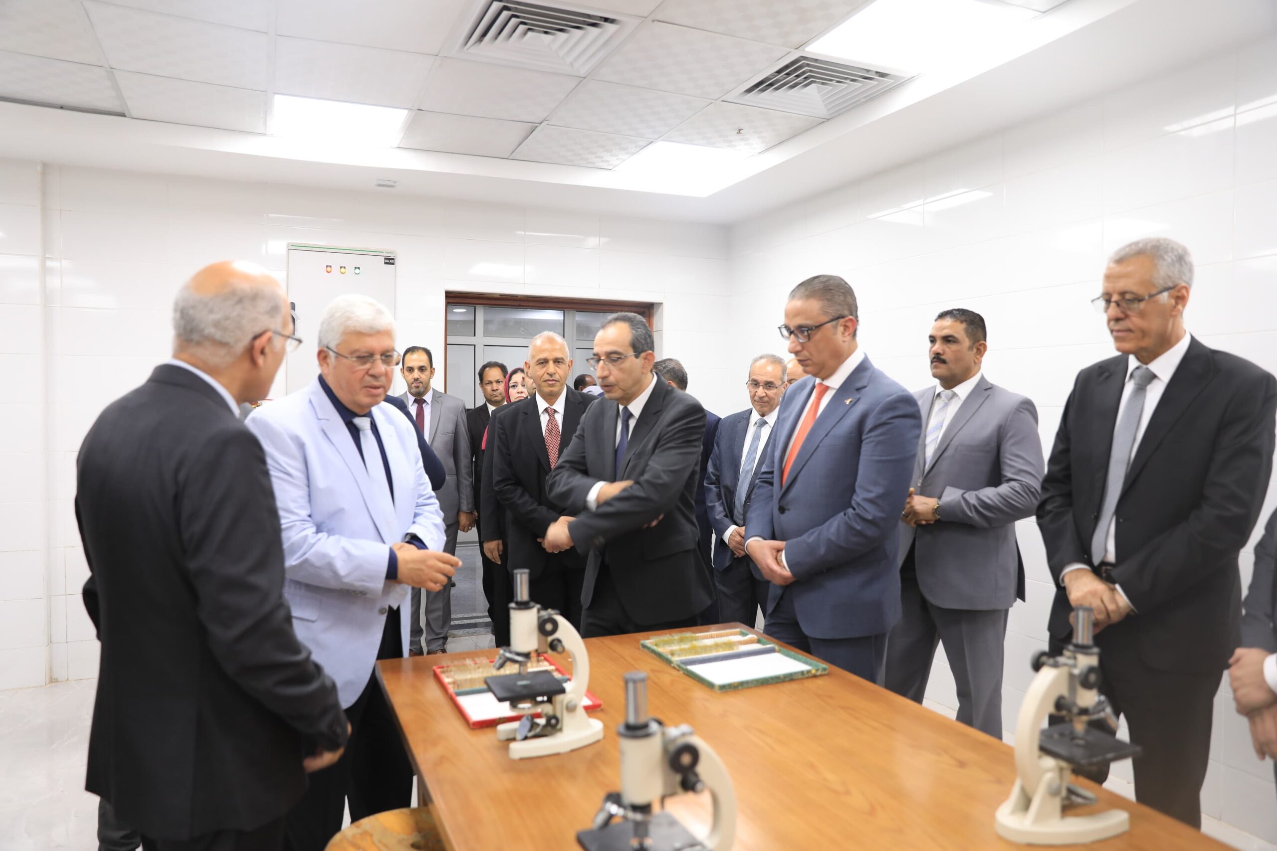 وزير التعليم العالي ومحافظ الفيوم ورئيس جامعة الفيوم يضعون حجر الأساس لمركز علاج الأورام بجامعة الفيوم بتكلفة إجمالية نصف مليار جنيه