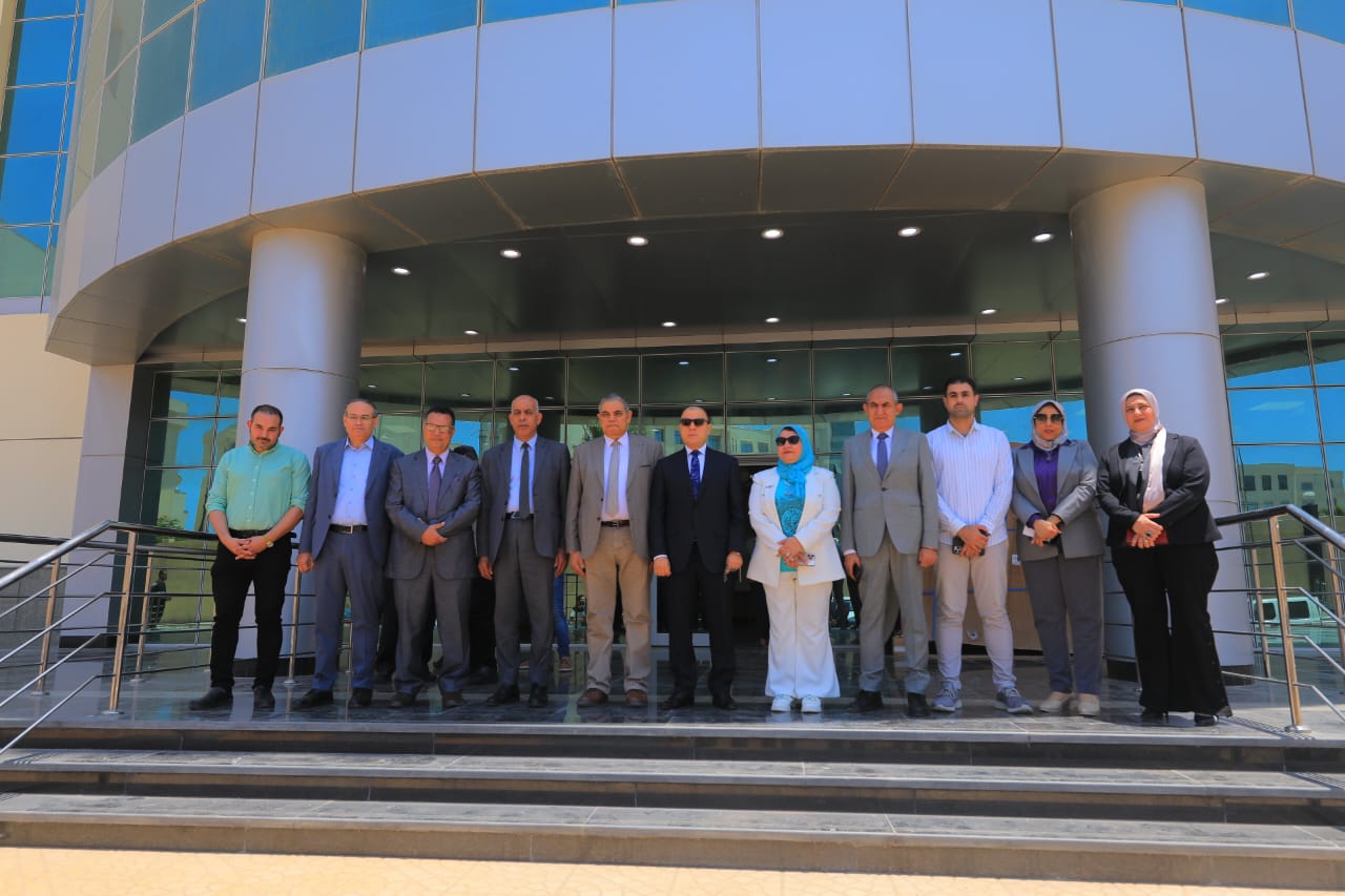 محافظ كفر الشيخ ورئيس الجامعة يتفقدان موقع المدينة الطبية بالجامعة للوقوف على أخر المستجدات