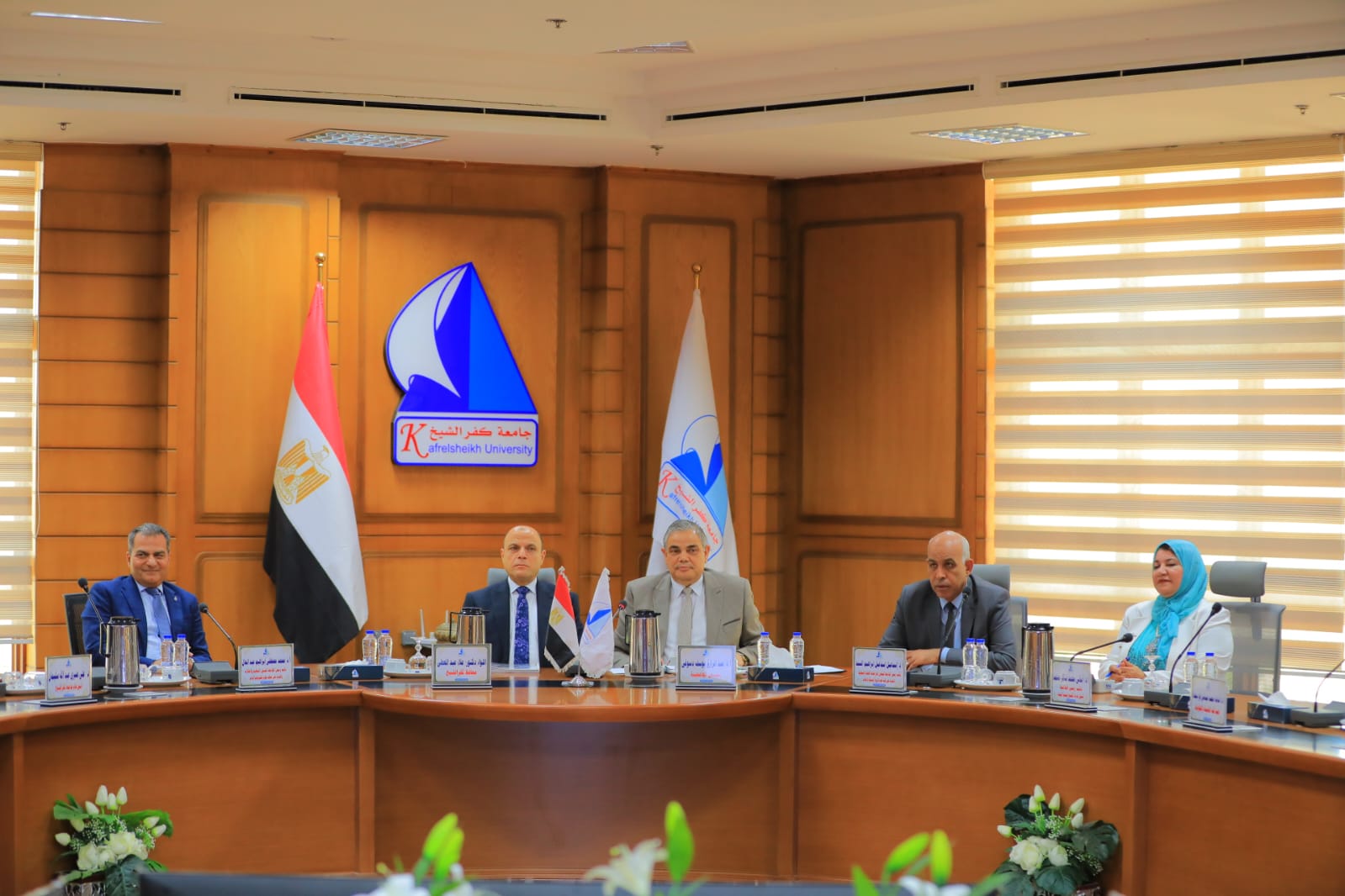 محافظ كفر الشيخ ورئيس الجامعه يشهدان اجتماع مجلس الجامعه 