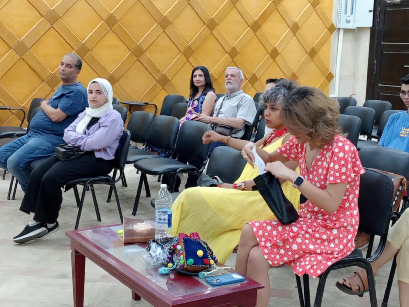 بالصـــور… تحليل لغة المصريين والهوية المصرية … لقاء ثقافي بمكتبة القاهرة