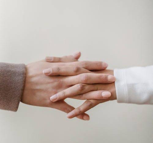 لماذا يشعر بعض الرجال أحيانًا بأنهم لم يعودوا يحبون زوجاتهم؟