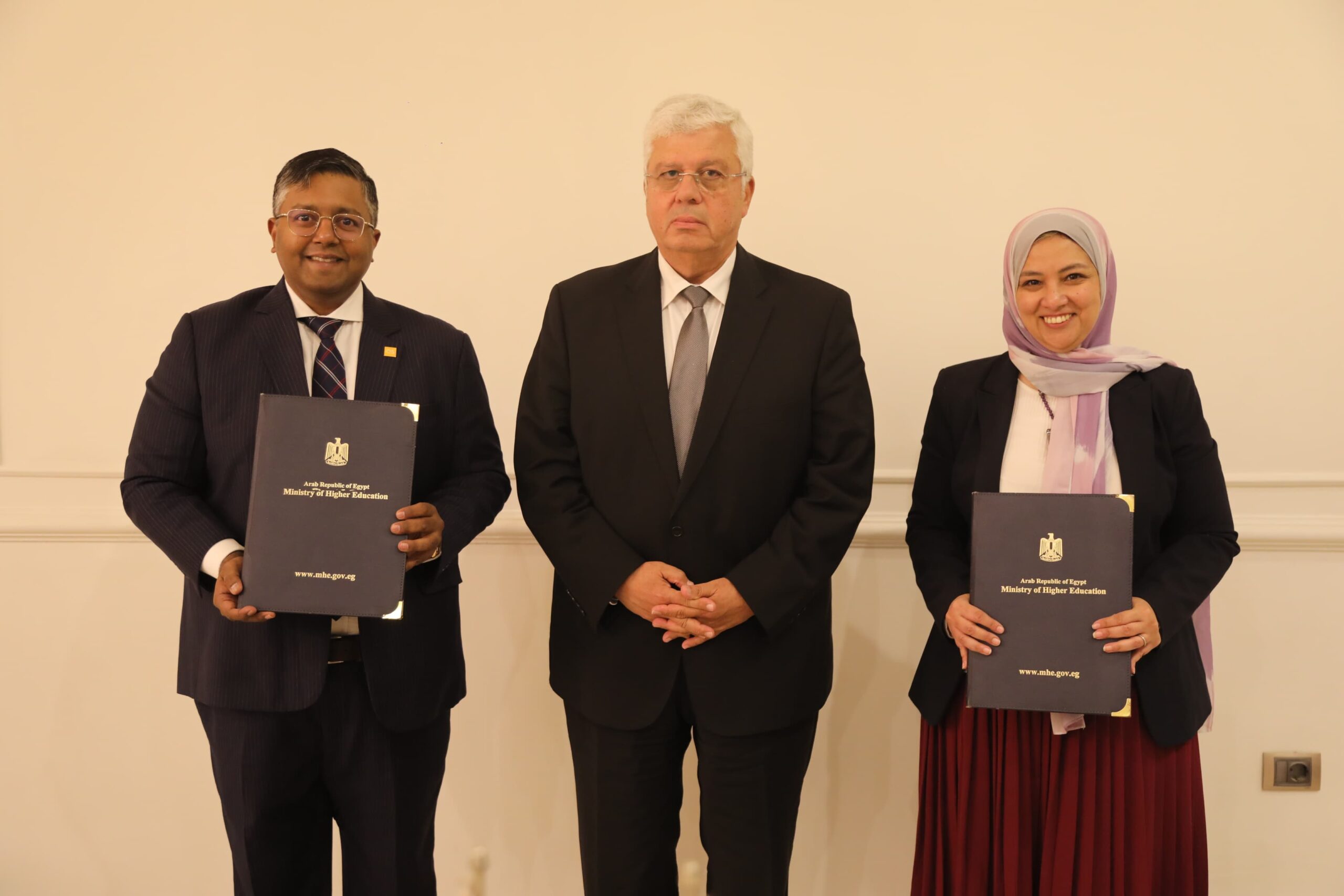 وزير التعليم العالي يكرم 20 جامعة مصرية مدرجة في النسخة العامة لتصنيف QS لعام 2025