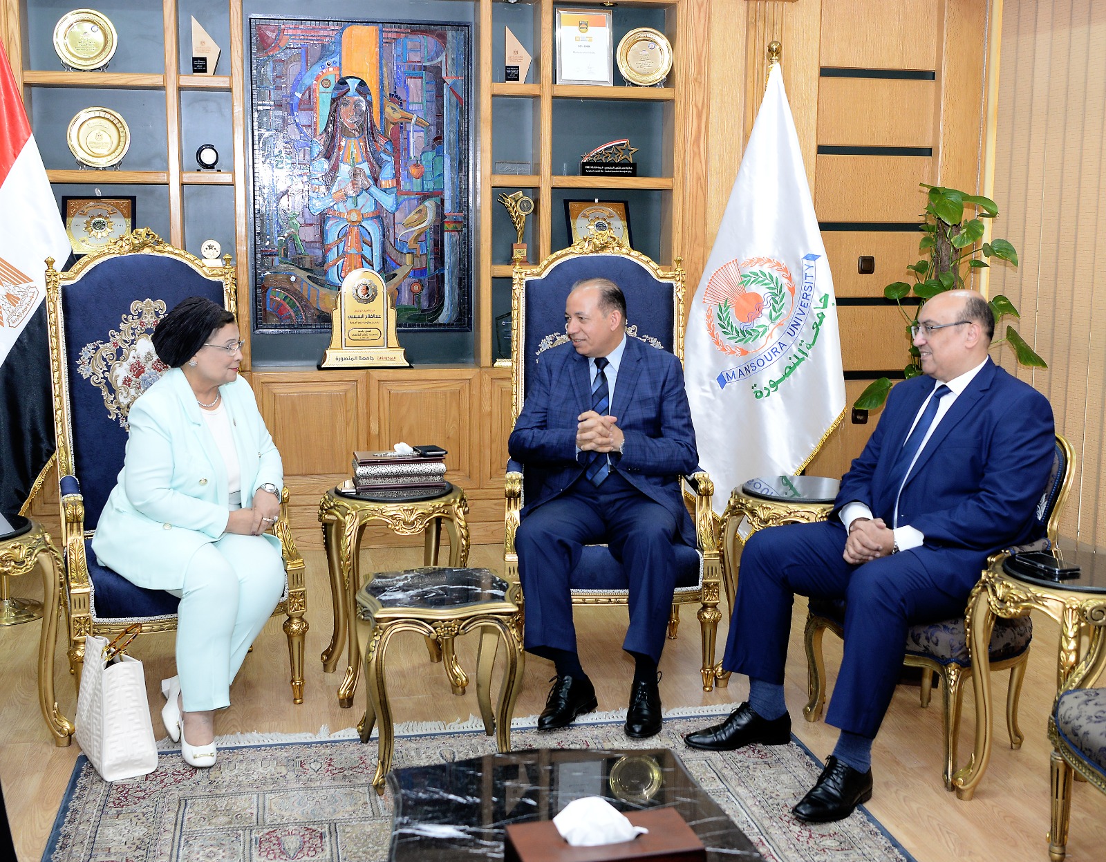 رئيس جامعة المنصورة يستقبل نائب وزير الصحة والسكان لبحث سبل التعاون في تنفيذ الخطة العاجلة للسكان والتنمية