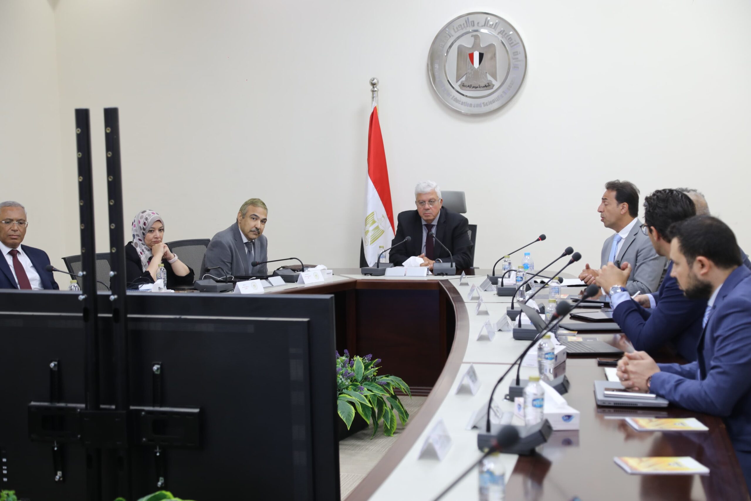 وزير التعليم العالي يعقد اجتماعًا مع ممثلي مؤسسة كلاريفيت لتعزيز التعاون المشترك لعام 2025