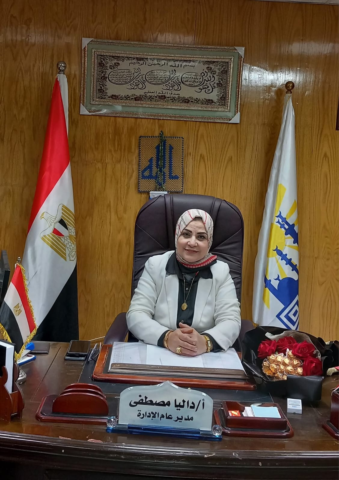 مدير عام إدارة النزهة التعليمية تهنئ ابنائها أوائل الثانويه العامة بالإدارة