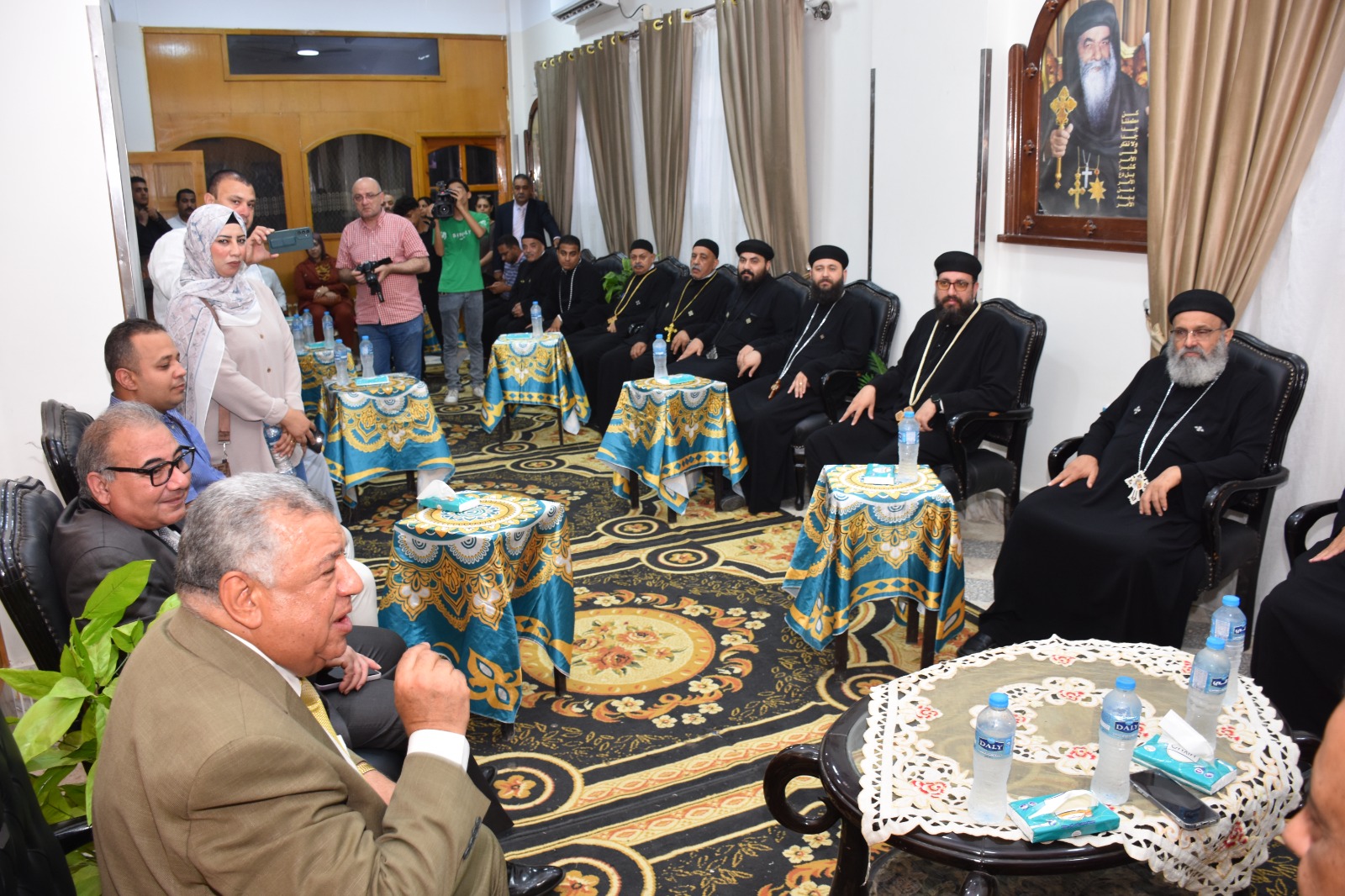 في مشهد يجمع المحبة.. الجبهة الوطنية في القليوبية تزور كنائس الخصوص وتؤكد على التلاحم المجتمعي