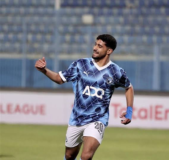 المريخ البورسعيدي ينفي وجود أزمة مع بيراميدز بشأن إبراهيم عادل