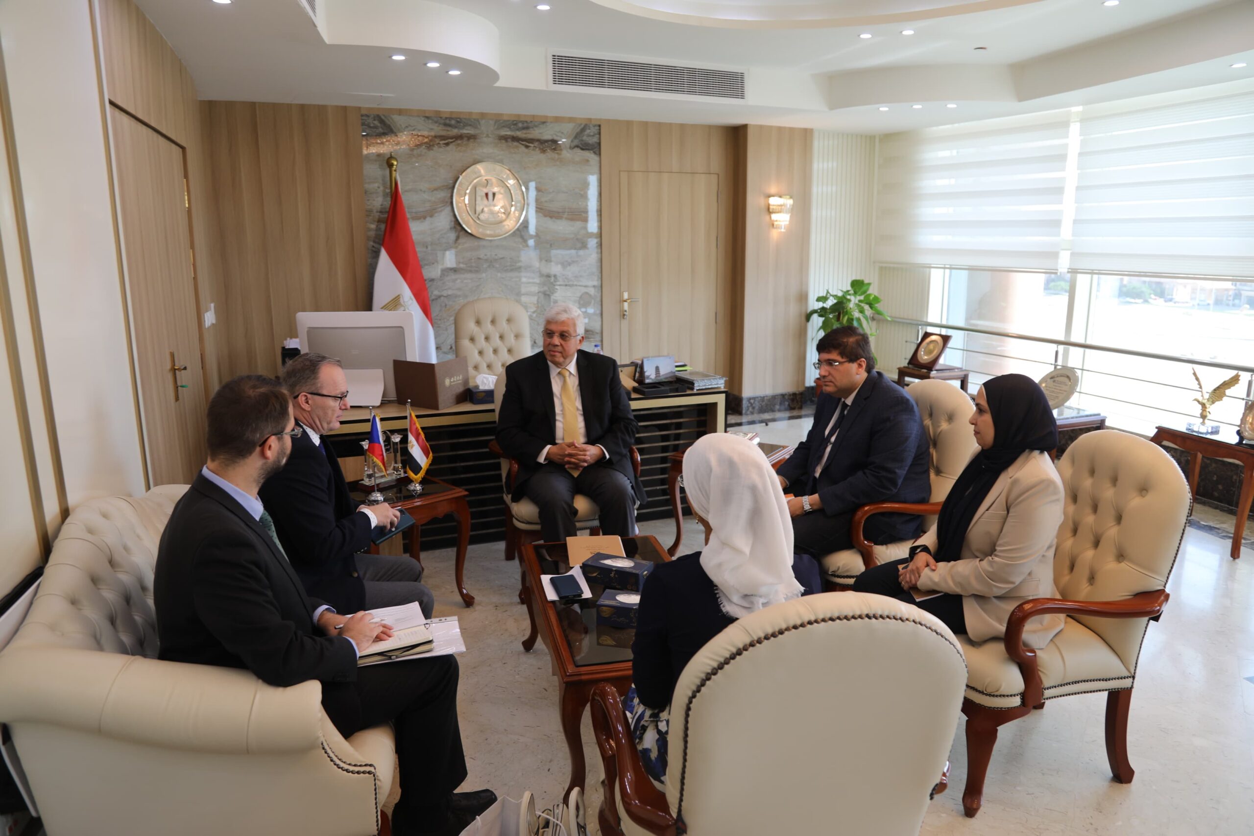 وزير التعليم العالي يبحث سبل تعزيز التعاون مع سفير التشيك في مصر