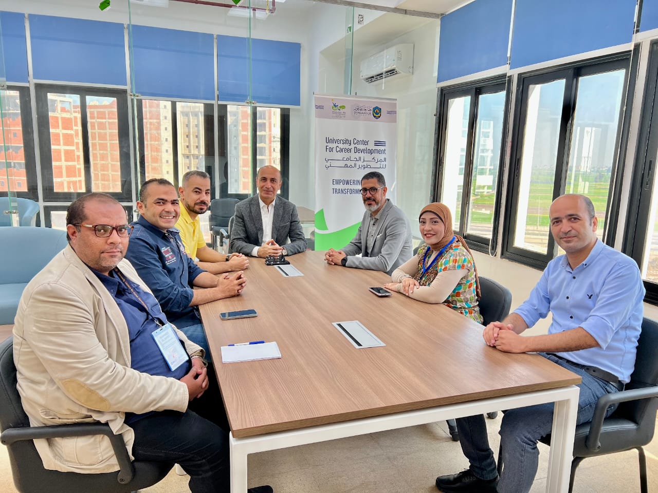 رئيس جامعة دمنهور يبحث مع فريق المركز الجامعي للتطوير المهني استعدادات الجامعة لإطلاق مبادرة “كُن مستعدًا” في نسختها الثانية