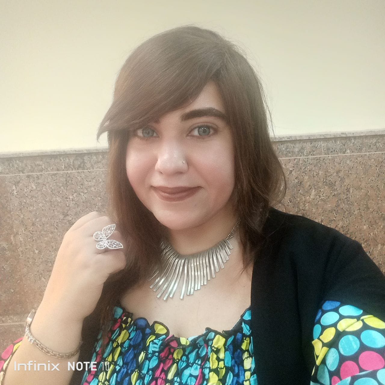 ولقد قبلتُ أنا التحدِى فِى مُواجهة من باع وطنِى وغزة والعِرُوبة فِى وضحِ شمسٍ