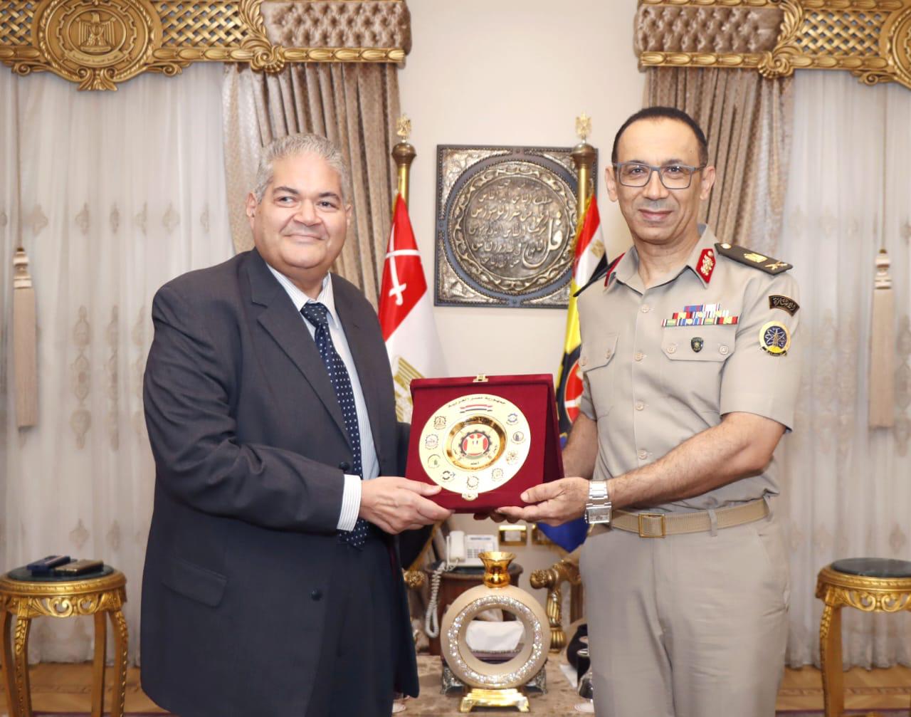 الكليه الفنيه العسكريه تكرم العالم الكبير الدكتور. صلاح عبيه والحائز على جائزه النيل فى العلوم 