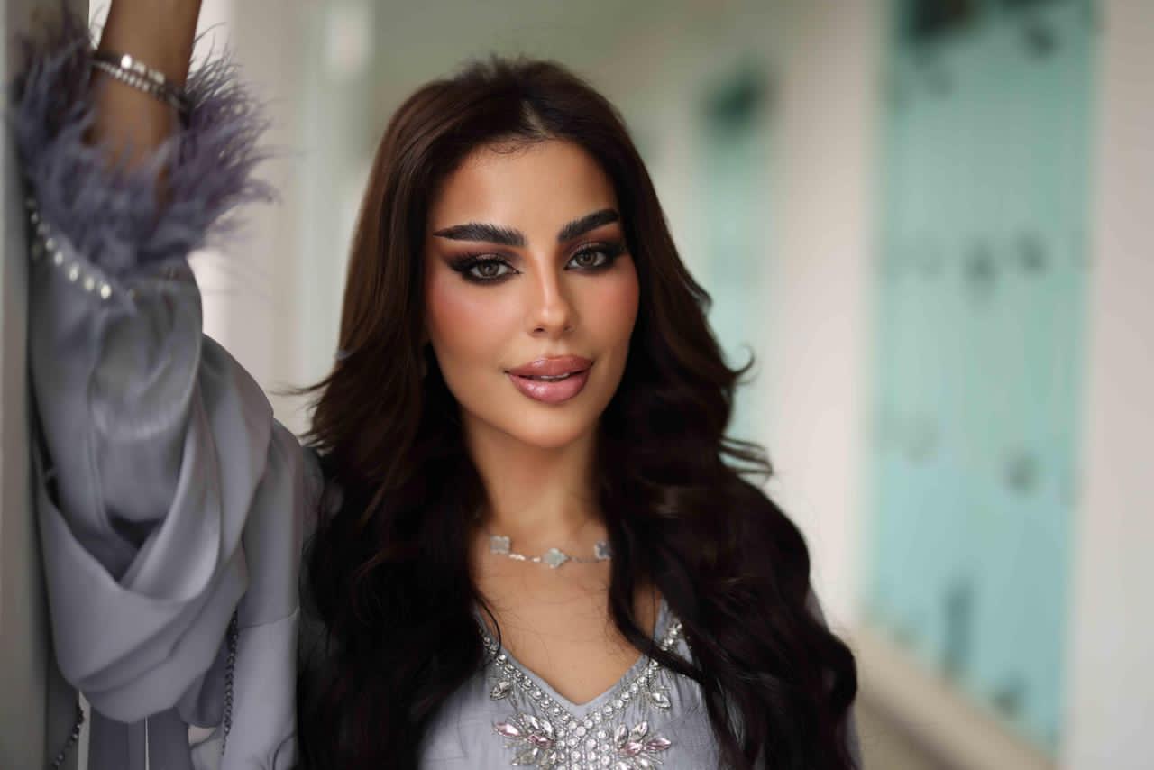 منيرة عبدالرزاق: بصمة ذهبية في عالم الجمال الخليجي والعربي