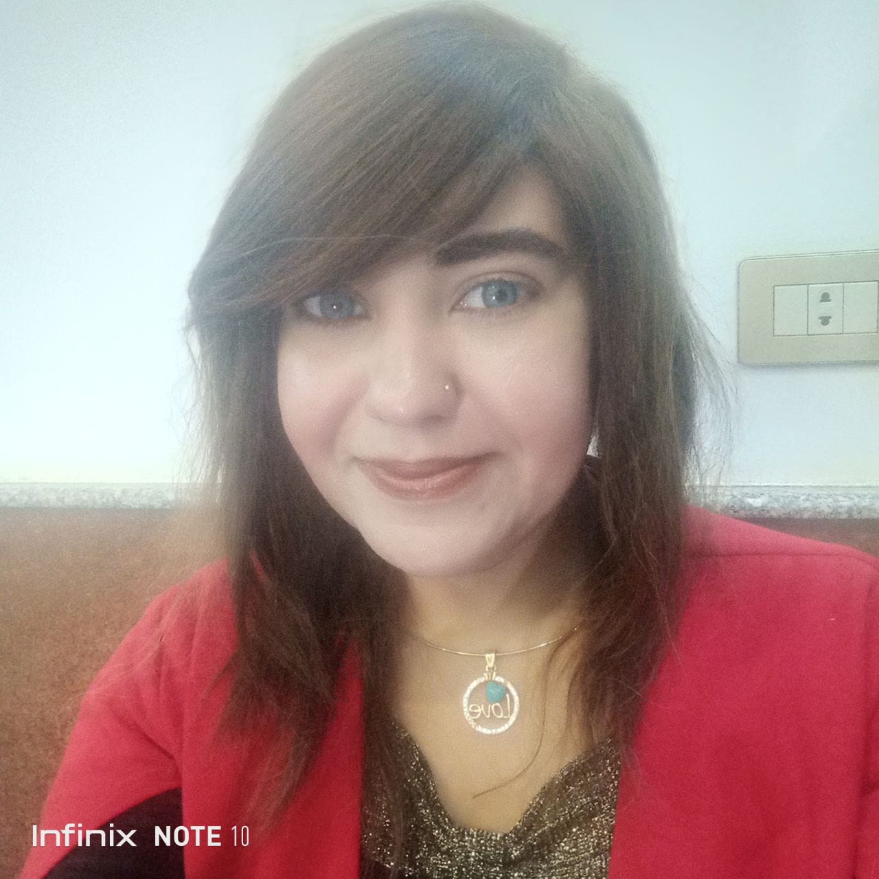 وشممتُ بِك رائِحة خطِرة تخترِق قلب النِساء، تنفُذ سرِيعاً إلى مسامِ كُل أُنثى فِى غِواية تصِلُ المُراد