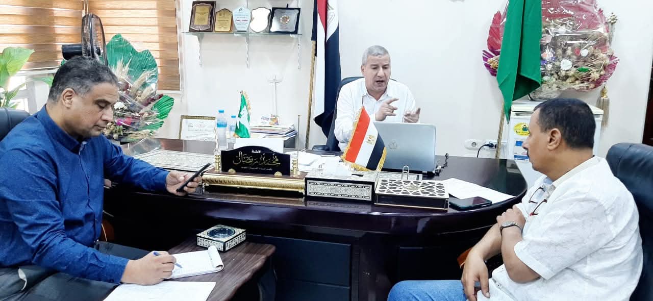 محمد رمضان وكيل اول تعليم الشرقية يعقد اجتماعا موسعا عبر تقنية الفيديو كونفرانس لمتابعة ما تم تنفيذه من خطة استعدادات الإدارات التعليمية لاستقبال العام الدراسي الجديد