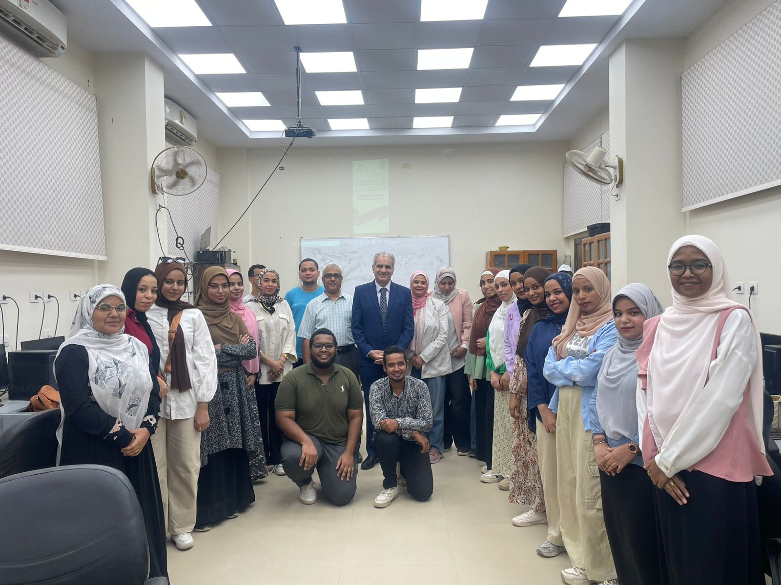 جامعة أسوان تواصل تأهيل شباب المستقبل: “كن مستعداً” تنطلق للأسبوع الثاني بكلية الهندسة ضمن مبادرة “تحالف وتنمية”