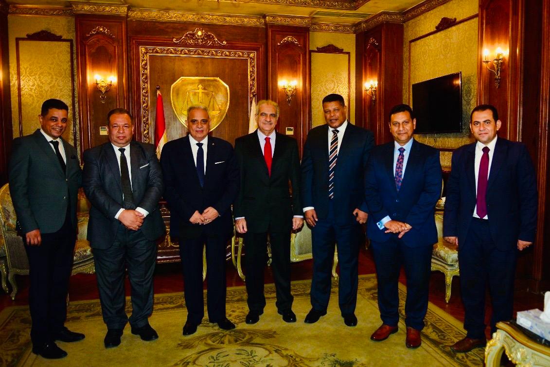 رئيس جامعة أسوان ورئيس نادي قضاة مصر يوقعان بروتوكول تعاون لتنفيذ برامج الماجستير والدكتوراه المهنية في إدارة الأعمال بكلية التجارة