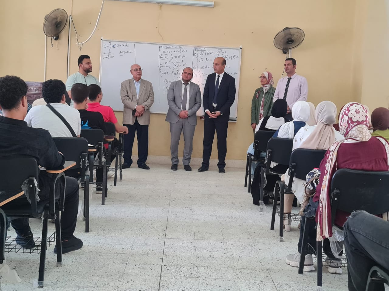 رئيس جامعة دمنهور ونائبه يستقبلان طلاب جامعه دمنهور قطاع النوباريه ويقدمان التهنئة ببداية العام الدراسي الجديد