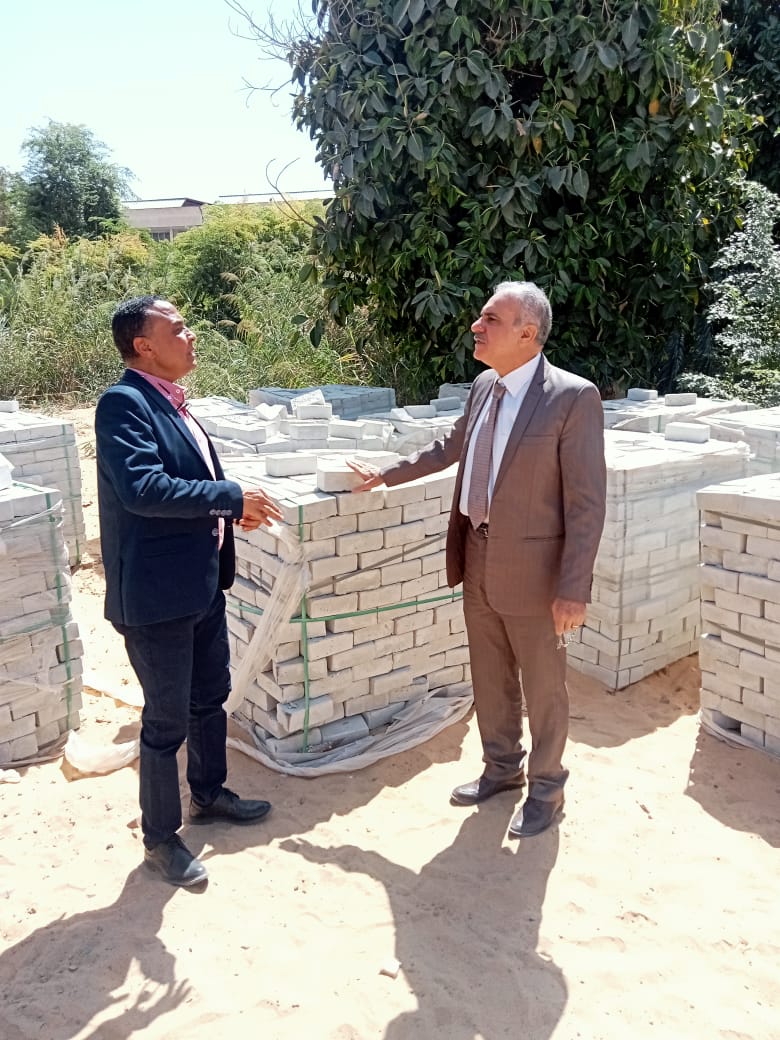 رئيس جامعة أسوان يتفقد أعمال التنسيق والتجميل بالحرم الجامعي بصحاري