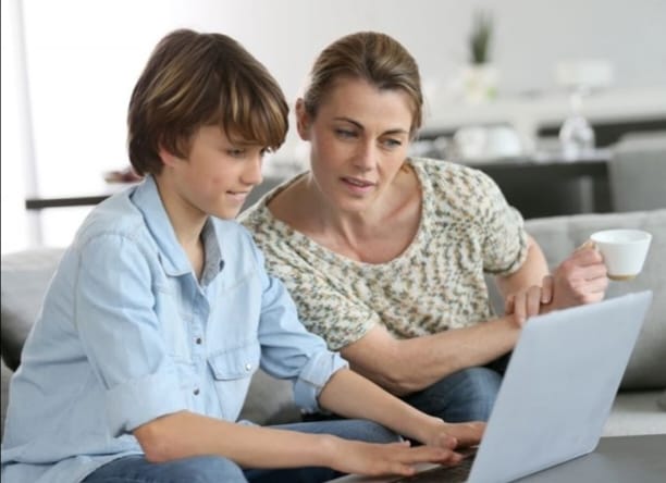 كيف نصاحب أبناءنا المراهقين دون أن نفقد احترامهم؟