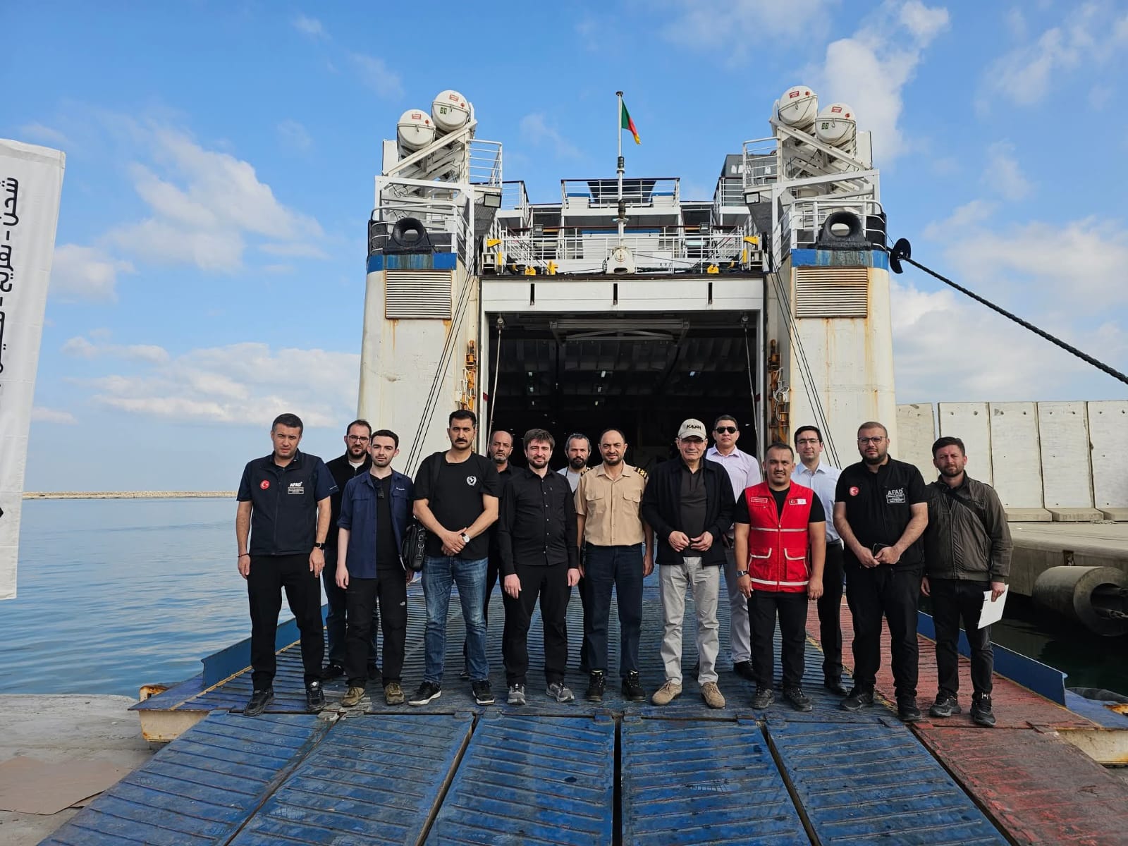 السفير التركي يهنئ قيادات ميناء العريش ويتفقد سفينة المساعدات الإنسانية المتجهة إلى غزة