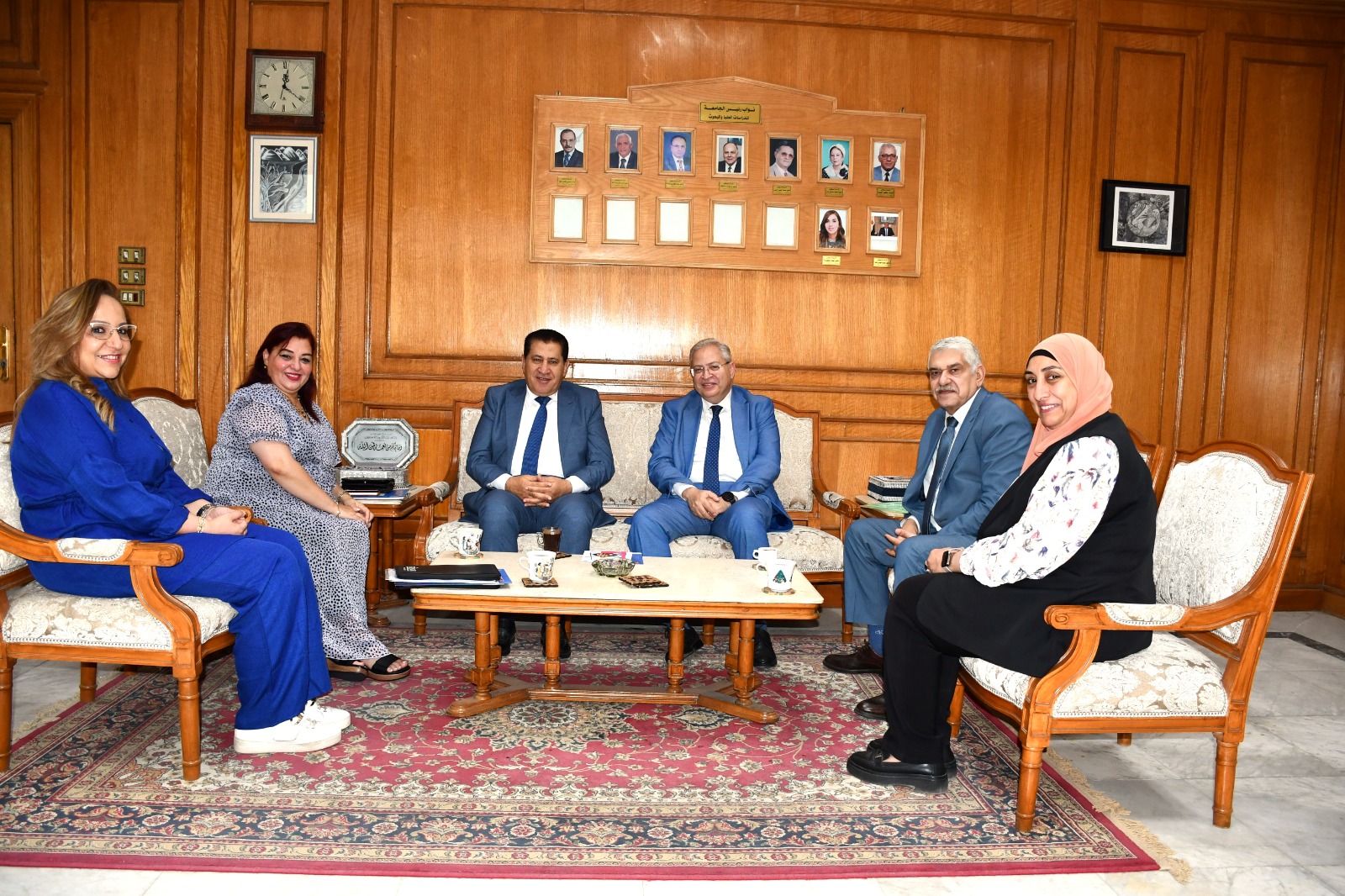 وزير التعليم العالى يبحث مع السفير الفرنسي تطورات العمل بمشروع حرم الجامعة الفرنسية