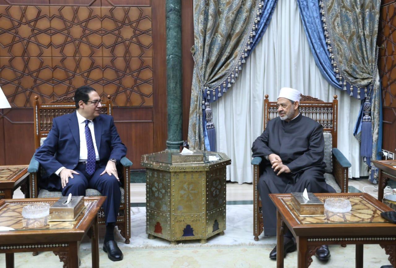 فضيلة الامام الأكبر شيخ الأزهر يشهدُ توقيع بروتوكول تفاهم لتعزيز التَّعاون بين جامعتي الأزهر والقاهرة